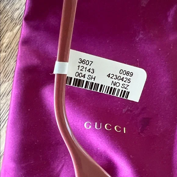 Gucci Rose Sunglasses with Velvet Case display picture 1